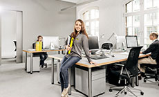 Auszubildende in Büro Auszubildende in Büro